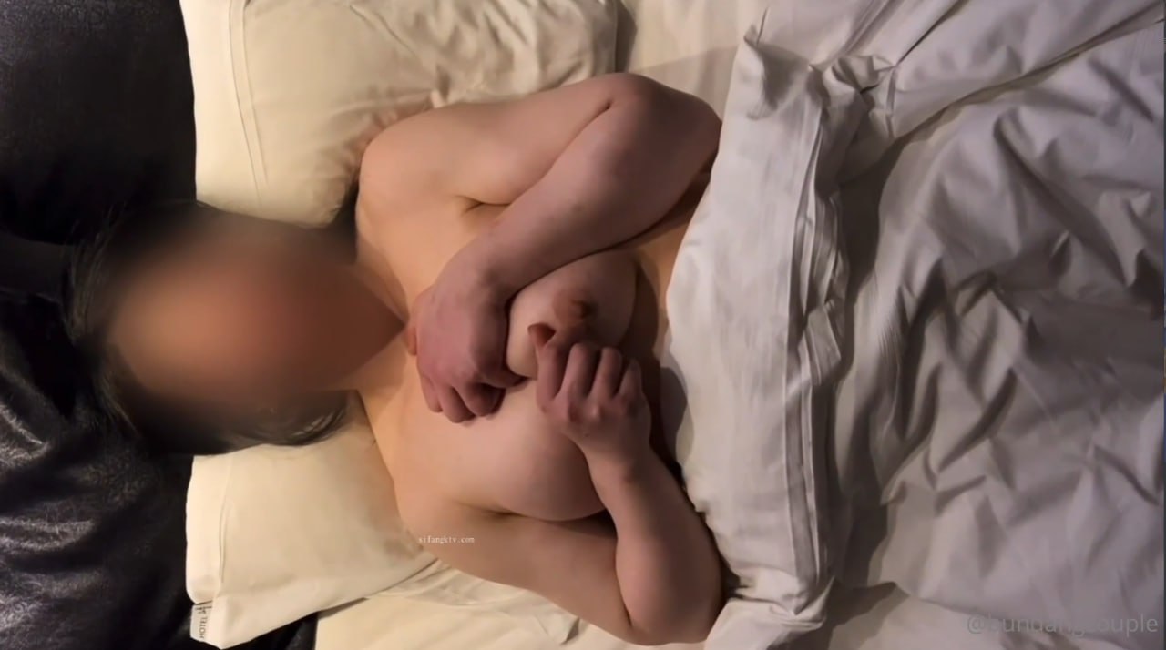 在偷窺的老公之前幹著出賣肉體的禁忌人妻援助應召而激烈高潮的人妻